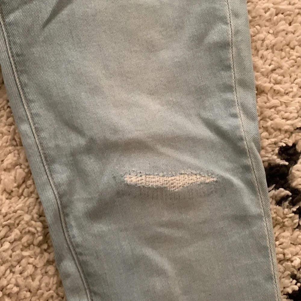 Universal Thread Girlfriend Mom Jeans - Picture 3 of 6